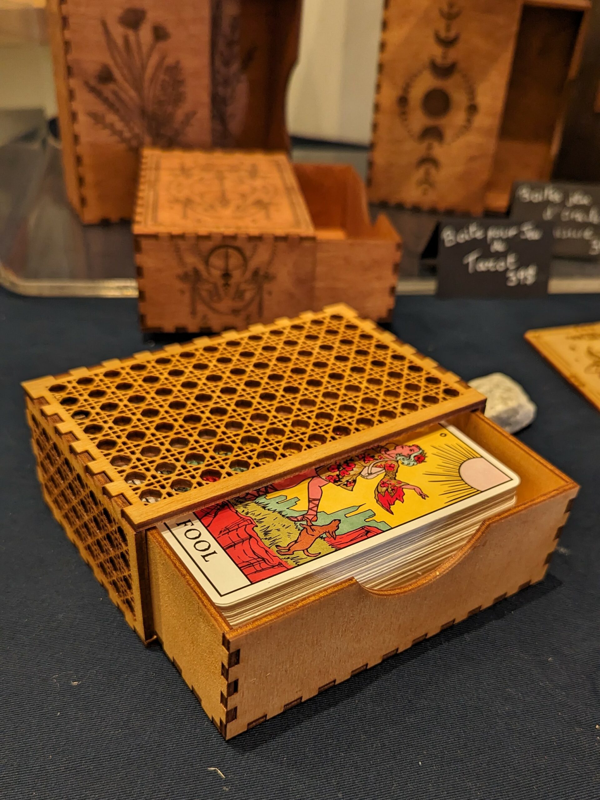 Boite en bois personnalisée - Rangement de cartes de jeu