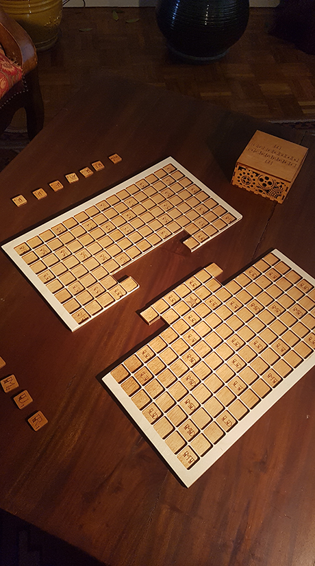 Jeu de Scrabble en bois sur mesure - Plateau en deux sections