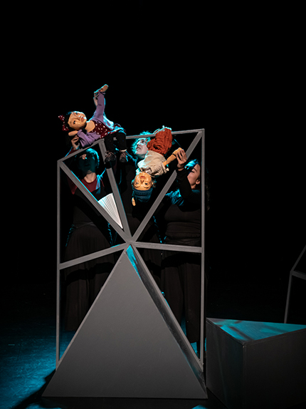 Conception sur mesure - Décor de théâtre avec deux marionnettes