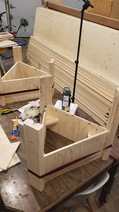 Conception de décors sur mesure - Prototypage de podiums en bois pour un décor de spectacle